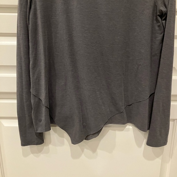 LULULEMON LONG SLEEVE TEE SIZE SMALL - Picture 2 of 5